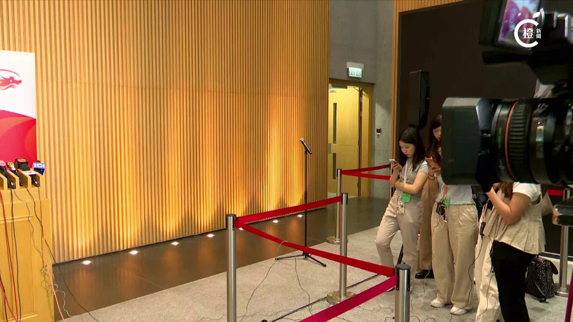 直播｜發展局局長甯漢豪就賣地計劃見記者
