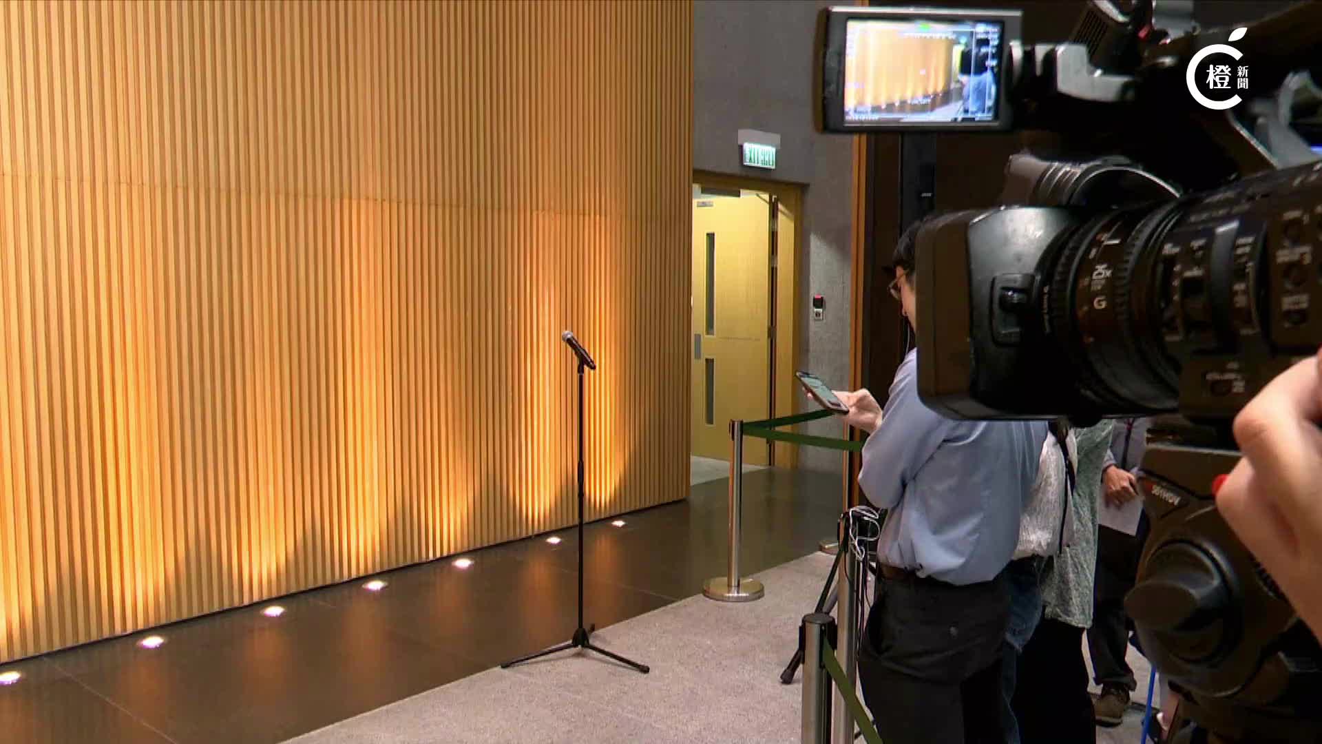 直播｜保安局局長及發展局局長見傳媒 